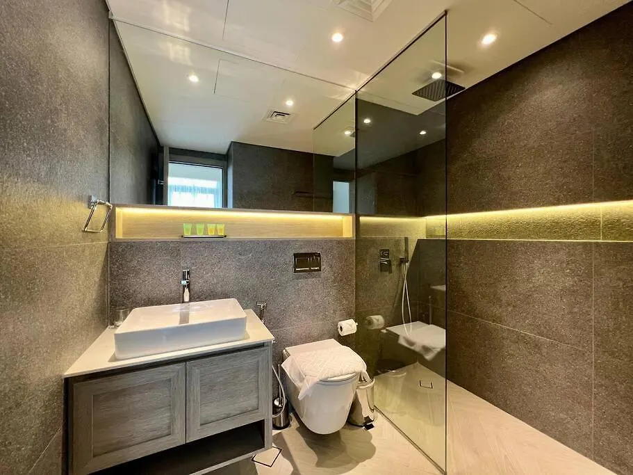 Waves - Comfortable Jvc Apt With Balcony And Maids Room Dubai United Arab Emirates